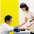 検査をしている写真
