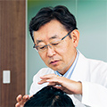 髪の診断をおこなう写真